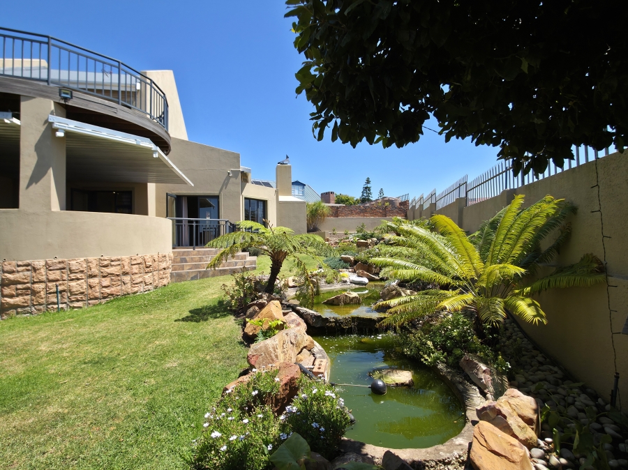 5 Bedroom Property for Sale in Wavecrest Eastern Cape